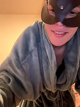 carolinedanger  online show from 10, 11, 2025