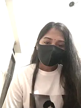 Green LaDY66 online show from 14, 12, 2025