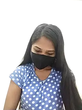 Green LaDY66 online show from 17, 11, 2025