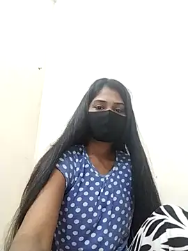 Green LaDY66 online show from 12, 11, 2025