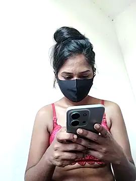 Green LaDY66 online show from 31, 10, 2025