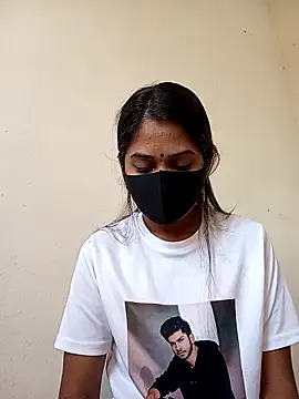 Green LaDY66 online show from 3, 11, 2025