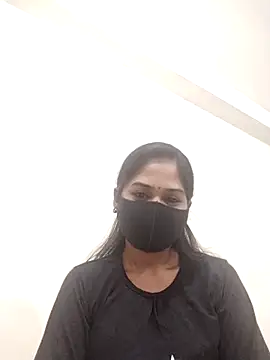 Green LaDY66 online show from 25, 11, 2025