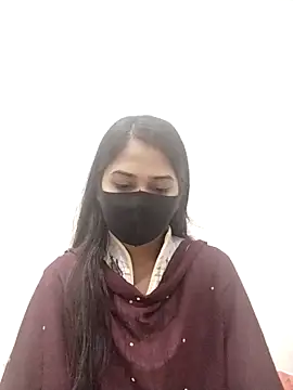 Green LaDY66 online show from 18, 11, 2025