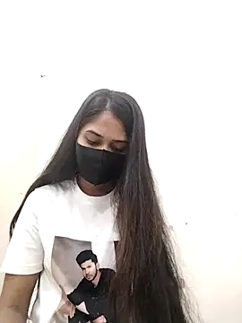 Green LaDY66 online show from 13, 11, 2025