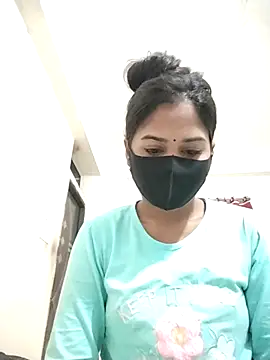 Green LaDY66 online show from 16, 12, 2025