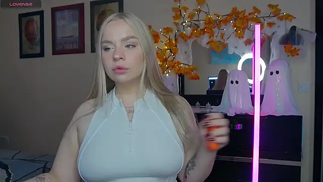 LisaCandy1 online show from 30, 10, 2025