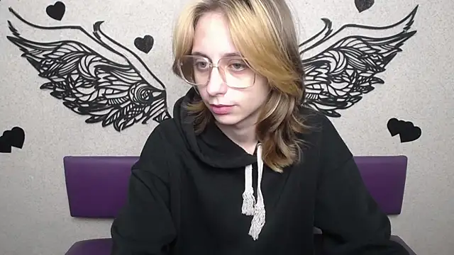 TracyLll online show from 16, 11, 2025