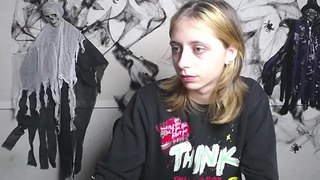 TracyLll online show from 8, 11, 2025