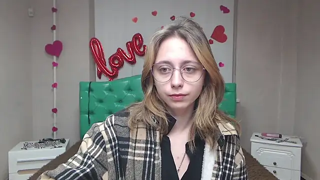 TracyLll online show from 16, 2, 2026