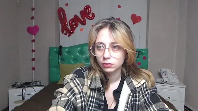 TracyLll online show from 1, 2, 2026