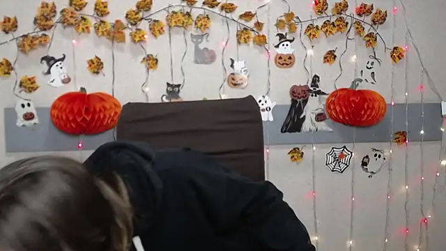 TracyLll online show from 3, 11, 2025