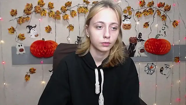 TracyLll online show from 4, 11, 2025