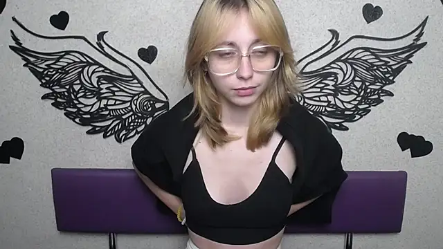 TracyLll online show from 2, 12, 2025