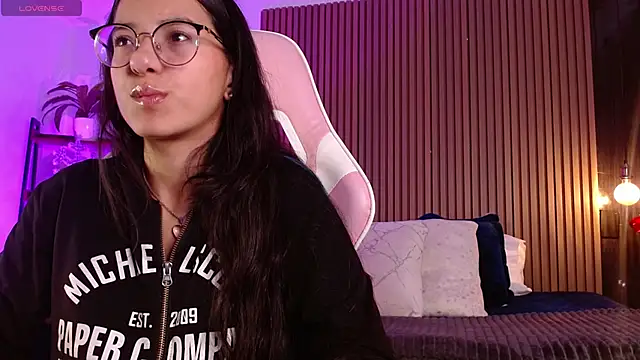 Skay bluee online show from 2, 12, 2025