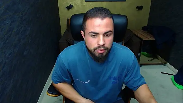 Snapshot of HayesWood chatting on 31, 10, 2025 HayesWood online show from 31, 10, 2025