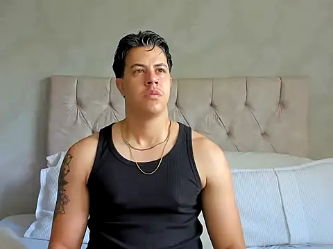 Snapshot of Louis_Bran chatting on 4, 11, 2025 Louis Bran online show from 4, 11, 2025