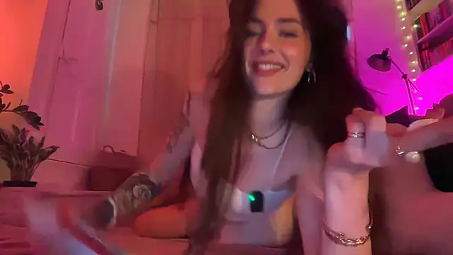 Snapshot of SpicyLunaaa chatting on 9, 5, 2026 SpicyLunaaa online show from 9, 5, 2026