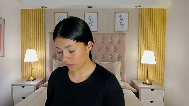 Snapshot of KamyGlam chatting on 19, 6, 2026 KamyGlam online show from 19, 6, 2026