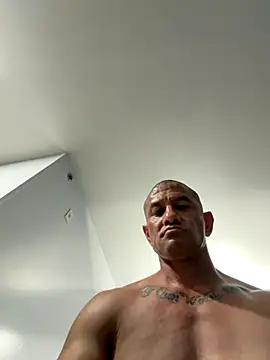 Snapshot of HighonTee chatting on 28, 10, 2025 HighonTee online show from 28, 10, 2025