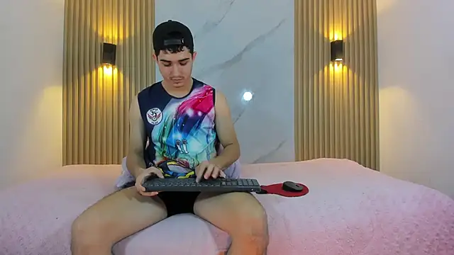 Snapshot of alejo_gray chatting on 30, 10, 2025 alejo gray online show from 30, 10, 2025