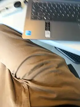 Snapshot of LeoBlaze13 chatting on 28, 10, 2025 LeoBlaze13 online show from 28, 10, 2025