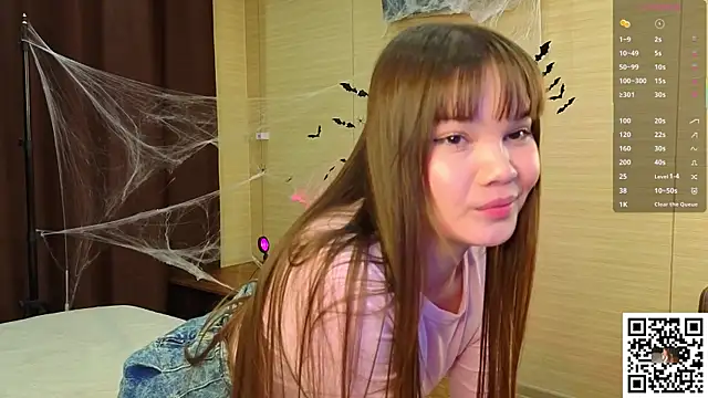 Snapshot of EvaBate chatting on 30, 10, 2025 EvaBate online show from 30, 10, 2025