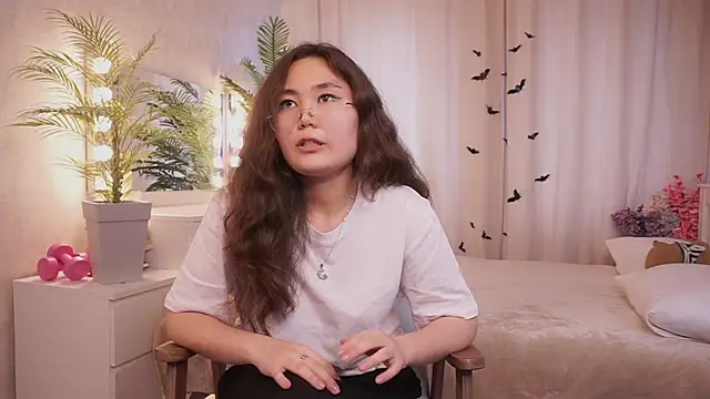 Snapshot of LeanoraBierod chatting on 29, 10, 2025 LeanoraBierod online show from 29, 10, 2025