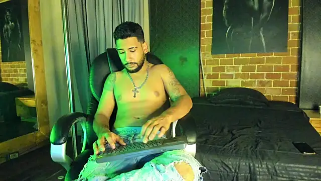 Snapshot of OwenScott chatting on 1, 11, 2025 OwenScott online show from 1, 11, 2025