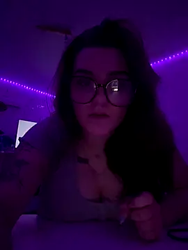 Snapshot of Diana_Blum chatting on 4, 11, 2025 Diana Blum online show from 4, 11, 2025