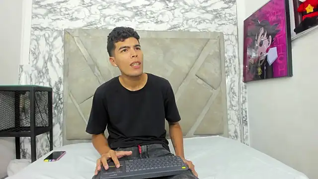 Snapshot of tomy_hotboy chatting on 29, 10, 2025 tomy hotboy online show from 29, 10, 2025