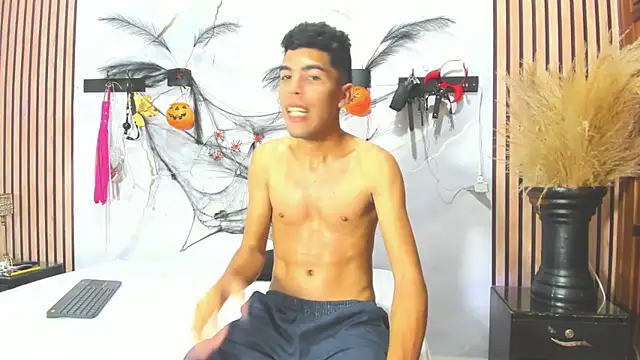 Snapshot of tomy_hotboy chatting on 30, 10, 2025 tomy hotboy online show from 30, 10, 2025