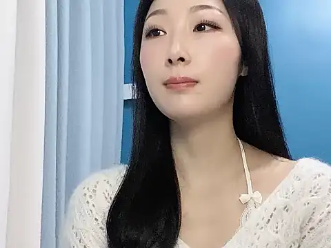 Snapshot of ella55-- chatting on 8, 11, 2025 ella55-- online show from 8, 11, 2025