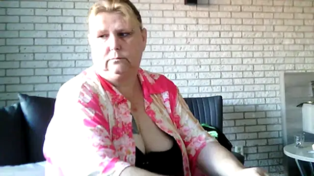 Sylviastar46 online show from 14, 4, 2026