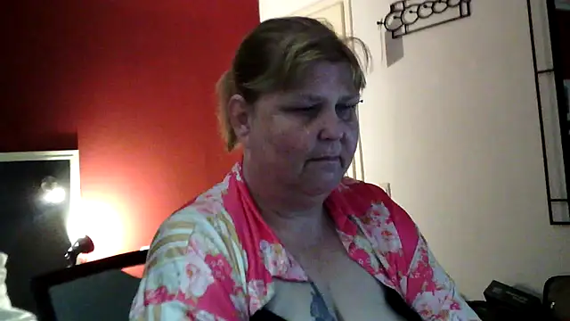 Snapshot of Sylviastar46 chatting on 19, 5, 2026 Sylviastar46 online show from 19, 5, 2026