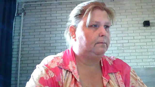 Snapshot of Sylviastar46 chatting on 24, 4, 2026 Sylviastar46 online show from 24, 4, 2026