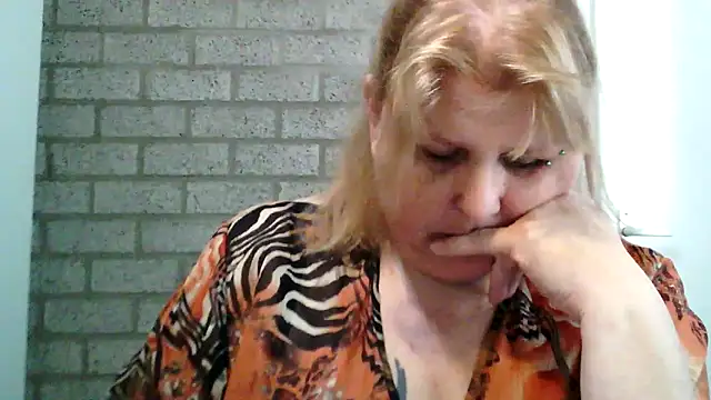 Sylviastar46 online show from 5, 3, 2026