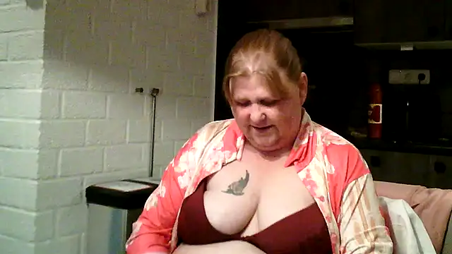 Snapshot of Sylviastar46 chatting on 9, 5, 2026 Sylviastar46 online show from 9, 5, 2026
