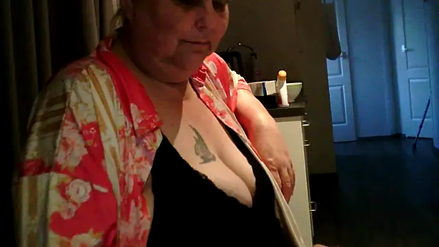 Snapshot of Sylviastar46 chatting on 1, 6, 2026 Sylviastar46 online show from 1, 6, 2026