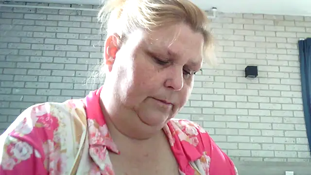 Sylviastar46 online show from 18, 4, 2026