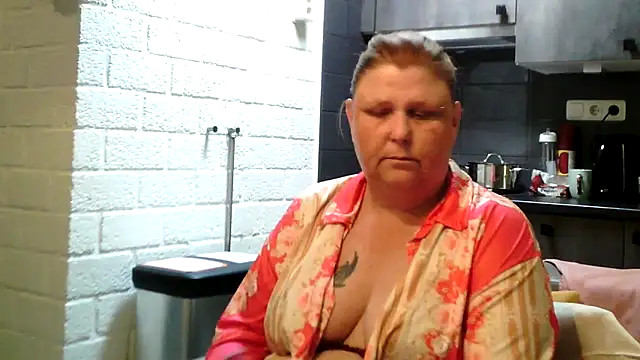 Snapshot of Sylviastar46 chatting on 8, 5, 2026 Sylviastar46 online show from 8, 5, 2026