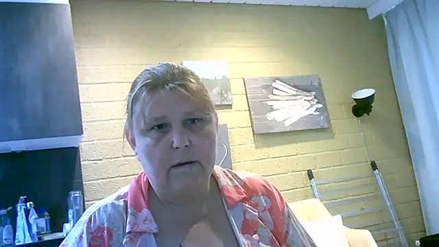 Snapshot of Sylviastar46 chatting on 12, 5, 2026 Sylviastar46 online show from 12, 5, 2026