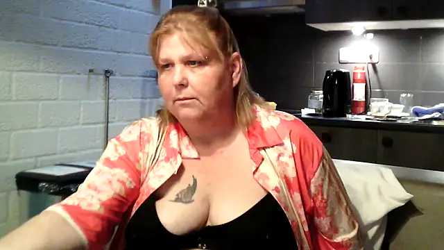 Snapshot of Sylviastar46 chatting on 6, 5, 2026 Sylviastar46 online show from 6, 5, 2026