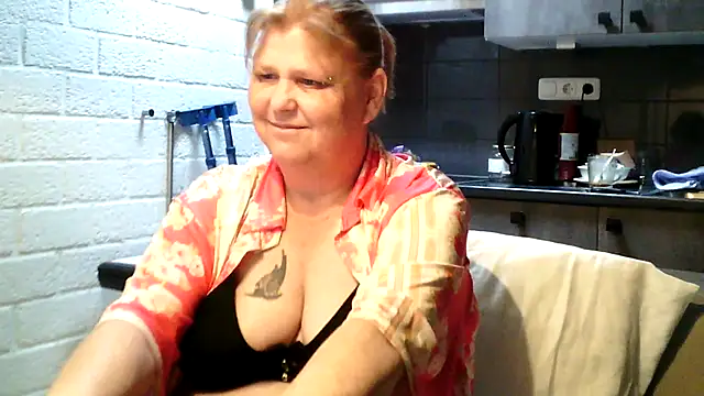 Snapshot of Sylviastar46 chatting on 7, 5, 2026 Sylviastar46 online show from 7, 5, 2026