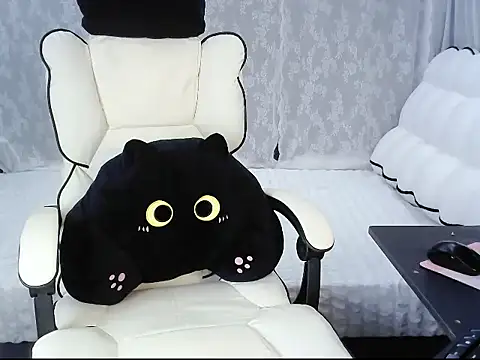 Luna loveU online show from 17, 11, 2025