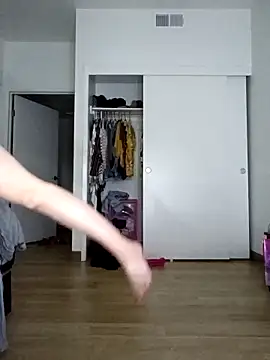 Snapshot of Karebearz1 chatting on 1, 11, 2025 Karebearz1 online show from 1, 11, 2025