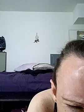 Karebearz1 online show from 15, 4, 2026