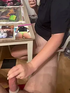 Teeny-Slut18 online show from 24, 6, 2026