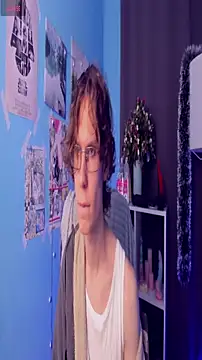 Snapshot of LeoBensyten chatting on 3, 12, 2025 LeoBensyten online show from 3, 12, 2025