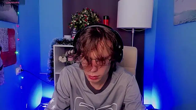 Snapshot of LeoBensyten chatting on 23, 11, 2025 LeoBensyten online show from 23, 11, 2025